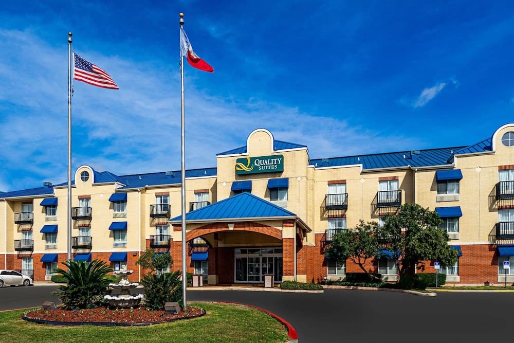 Quality Suites San Antonio Northeast featured exterior or lobby in San Antonio, TX — similar hotel
