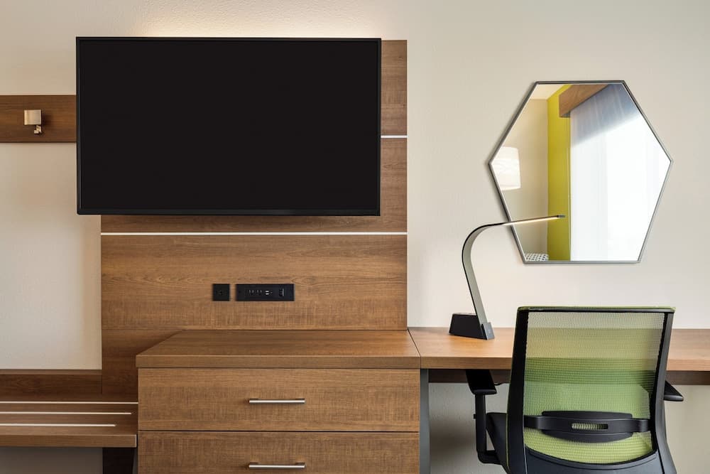 Holiday Inn Express & Suites Hayward - Castro Valley by IHG gallery photo in Hayward, CA — image 9