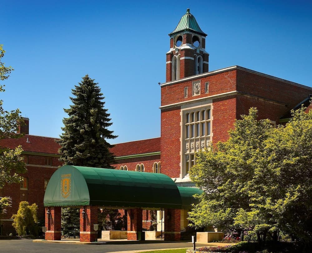 Bertram Inn at Glenmoor featured exterior or lobby in Canton, OH — similar hotel