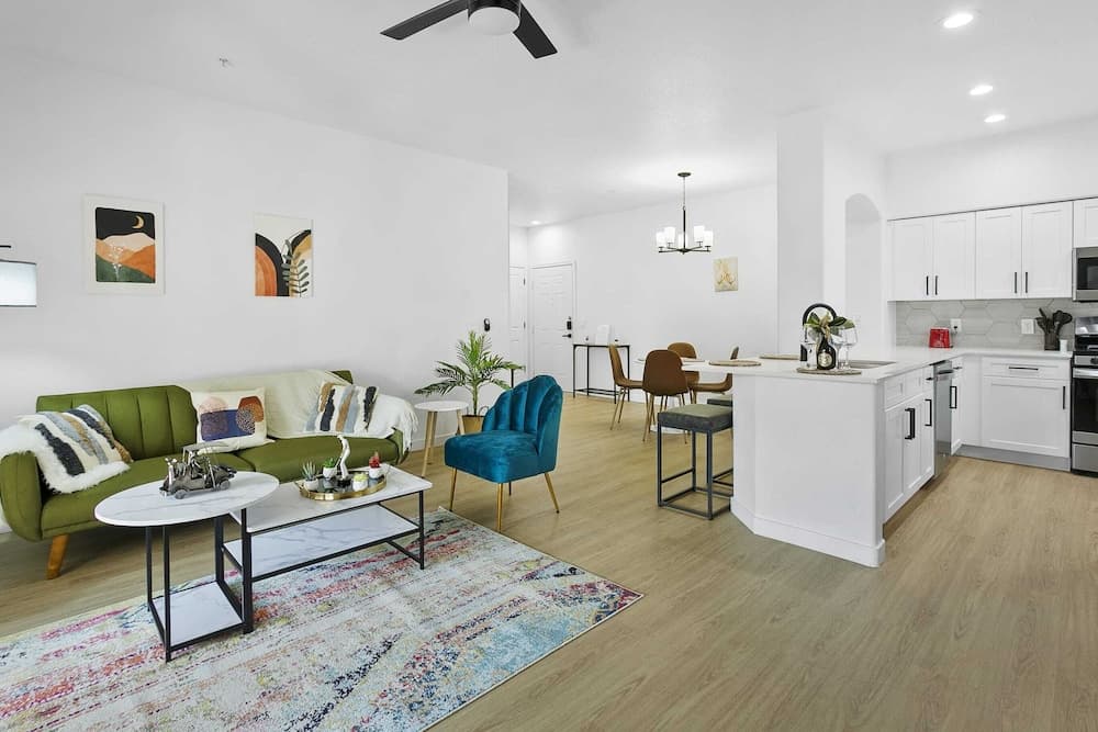 TWO Glendale CozySuites with Pool 2 & 9 interior in Glendale, AZ — gallery photo 2