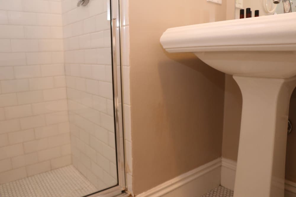 Maverick Suites at 402 Columbus Ave interior in Boston, MA — gallery photo 2