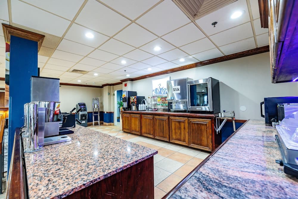 New Victorian Inn & Suites Omaha gallery photo in Omaha, NE — image 8