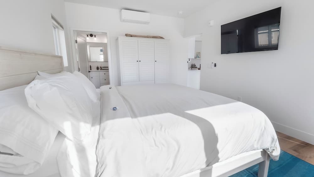 Rise Suites Oceanside interior in Oceanside, CA — gallery photo 2