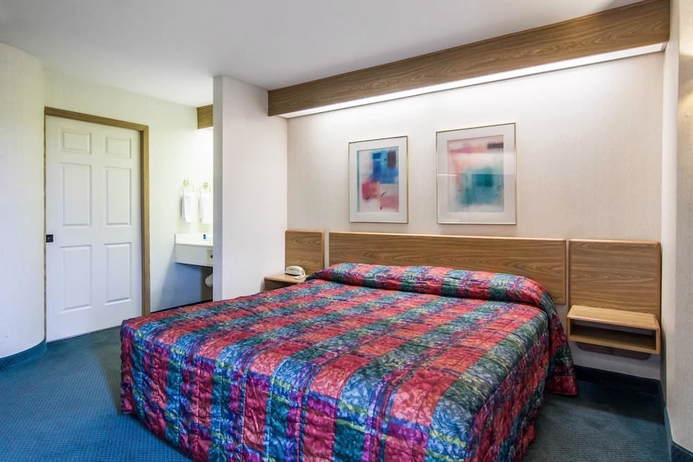 Rodeway Inn Salem Northgate gallery photo in Salem, OR — image 13