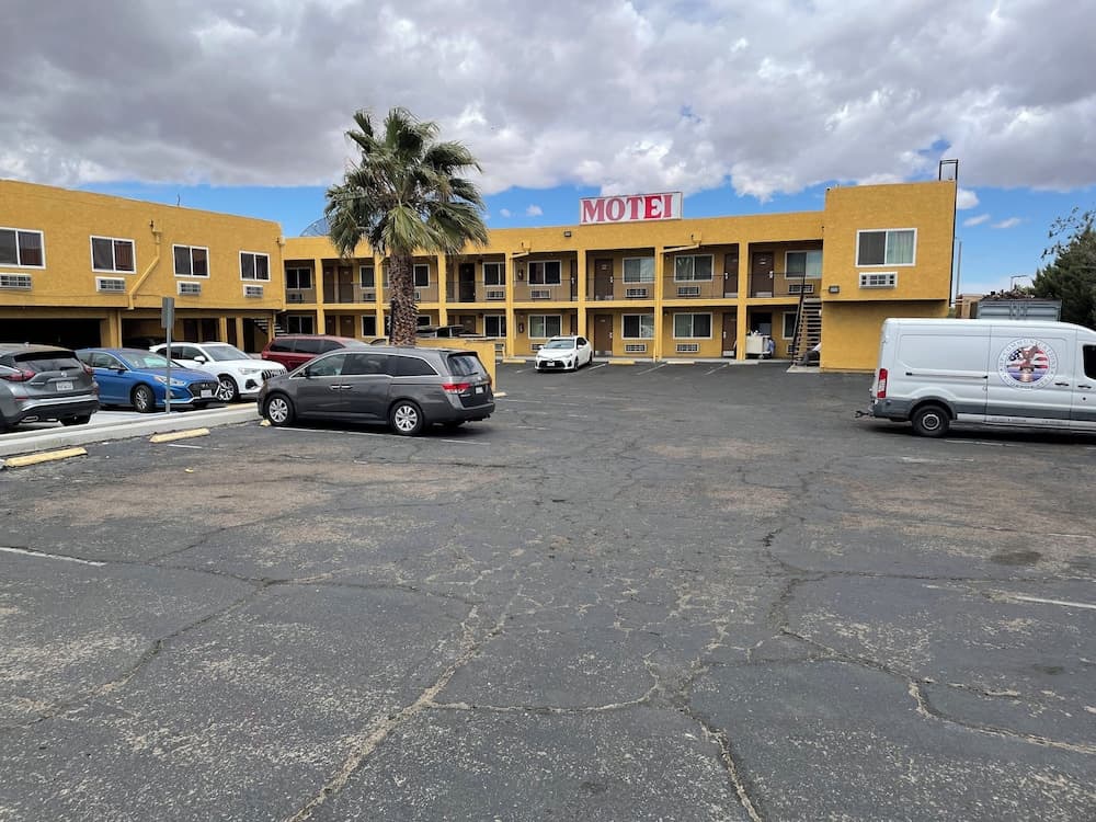 New Budget Inn gallery photo in Victorville, CA — image 25