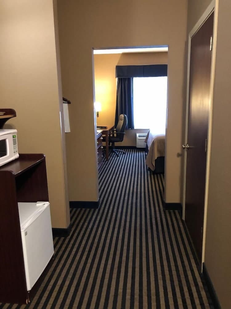 Mountain Inn & Suites interior in Flat Rock, NC — gallery photo 2