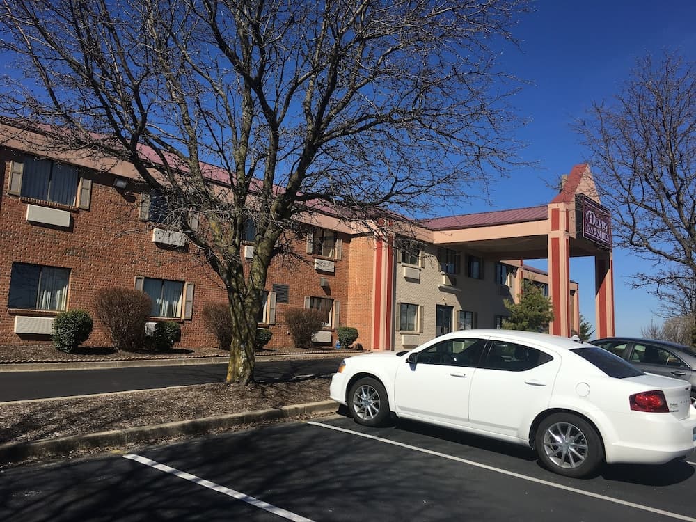 Derby Inn & Suites — hotel in Nicholasville, Kentucky
