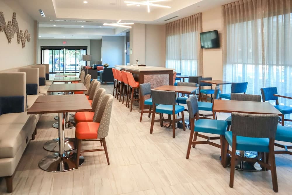 Comfort Suites Gainesville near University gallery photo in Gainesville, FL — image 55