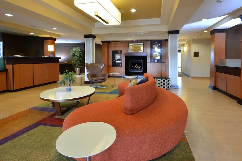 Fairfield Inn & Suites by Marriott interior in Wytheville, VA — gallery photo 2