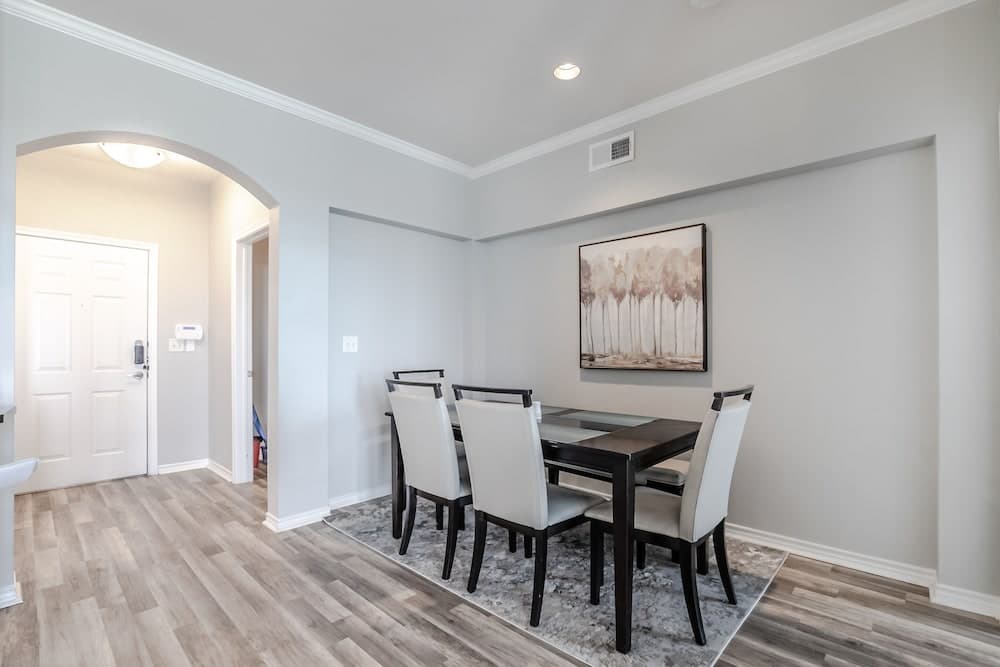 Modern Uptown Dallas Stay by Amyfinehouse interior in Dallas, TX — gallery photo 2
