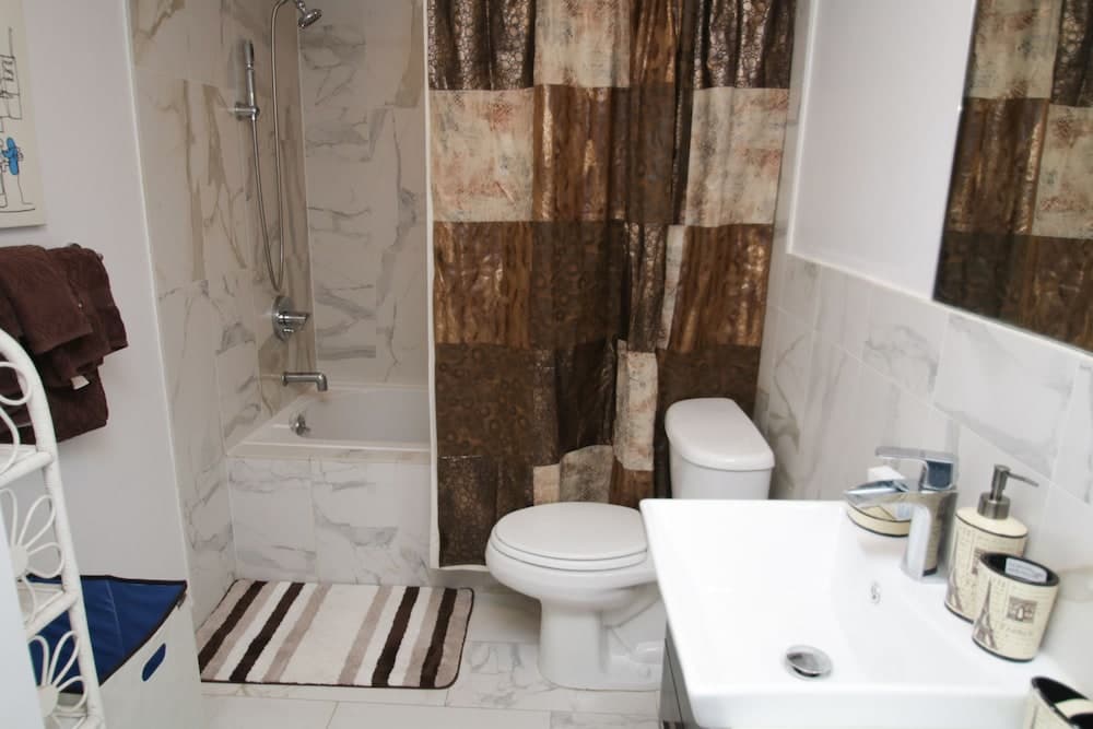 Renaissance Properties - 728 Market Street interior in Philadelphia, PA — gallery photo 2