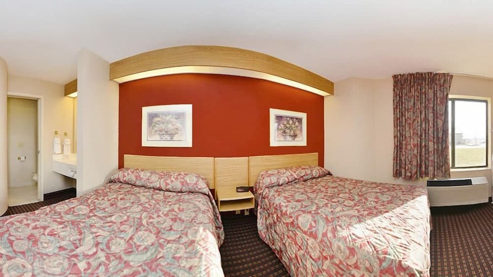 Quality Inn Lees Summit - Kansas City gallery photo in Lee's Summit, MO — image 17