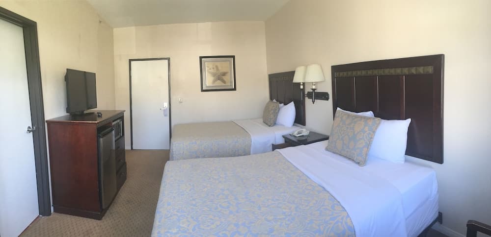 Harborview Inn & Suites San Diego Harbor property views in San Diego, CA — gallery photo 3