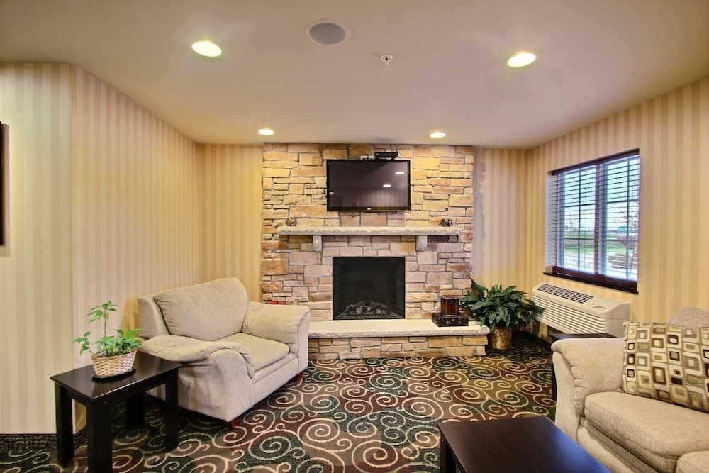 AmericInn by Wyndham Oshkosh gallery photo in Oshkosh, WI — image 16