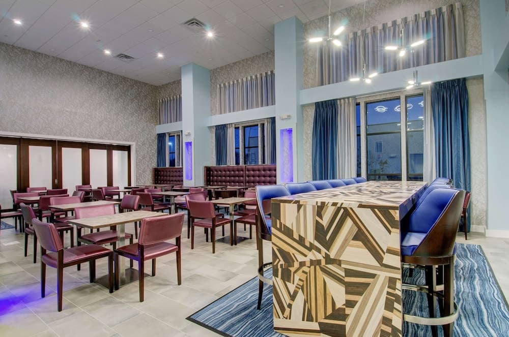 Hampton Inn & Suites Boston/Stoughton interior in Stoughton — gallery photo 2