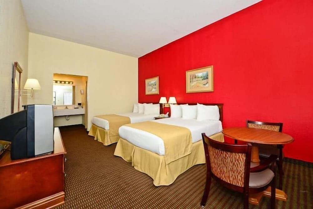 Manchester Heritage Inn And Suites featured exterior or lobby in Manchester, KY — similar hotel