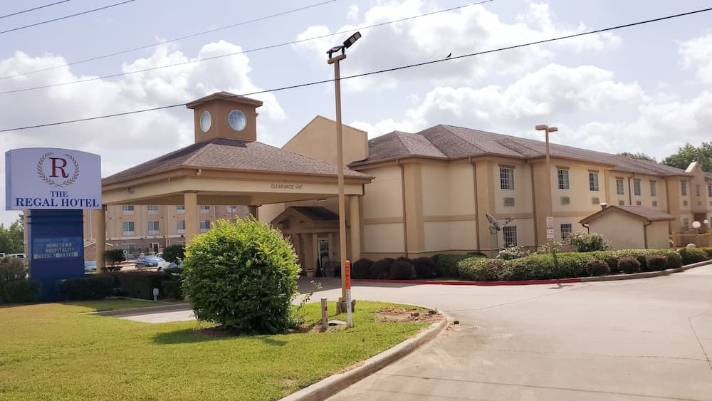 The Regal Hotel — hotel in Carthage, Texas
