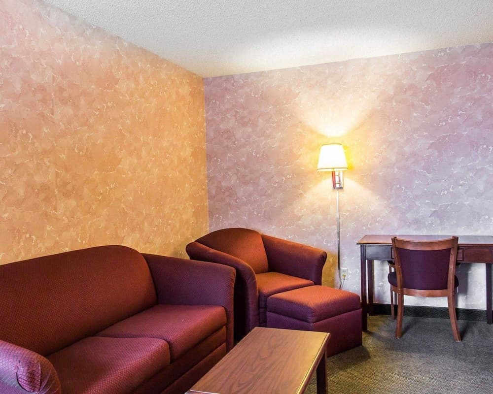 Econo Lodge Longmont East interior in Longmont, CO — gallery photo 2