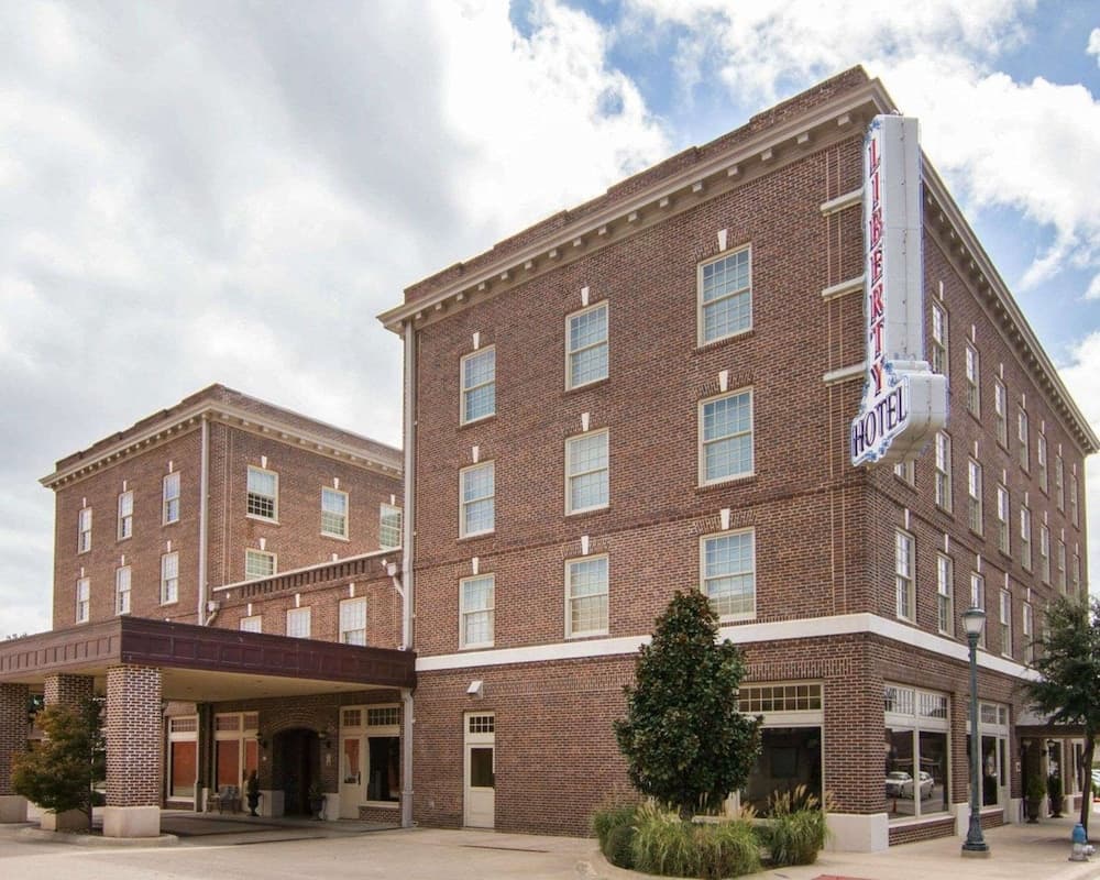 Liberty Hotel, an Ascend Collection Hotel — hotel in Cleburne, Texas