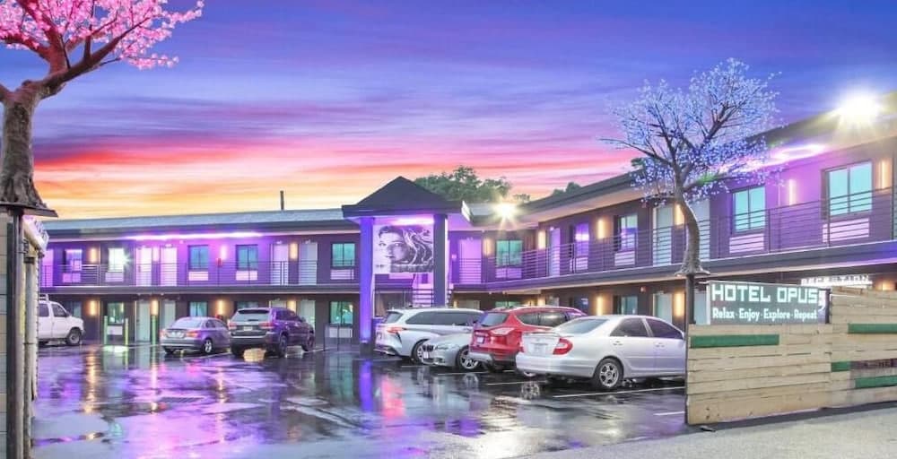 Hotel Opus Bronx featured exterior or lobby in Bronx, NY — similar hotel