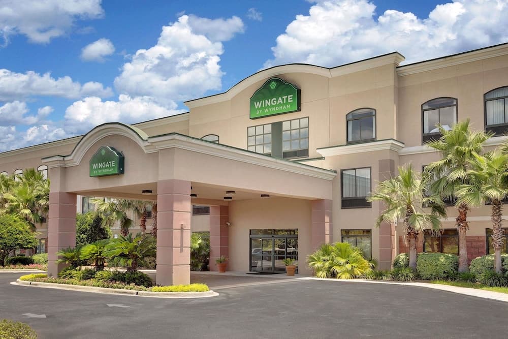 Wingate by Wyndham - Destin FL featured exterior or lobby in Destin, FL — similar hotel