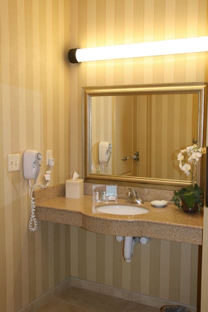 Hampton Inn & Suites Chicago/St. Charles interior in St. Charles, IL — gallery photo 2