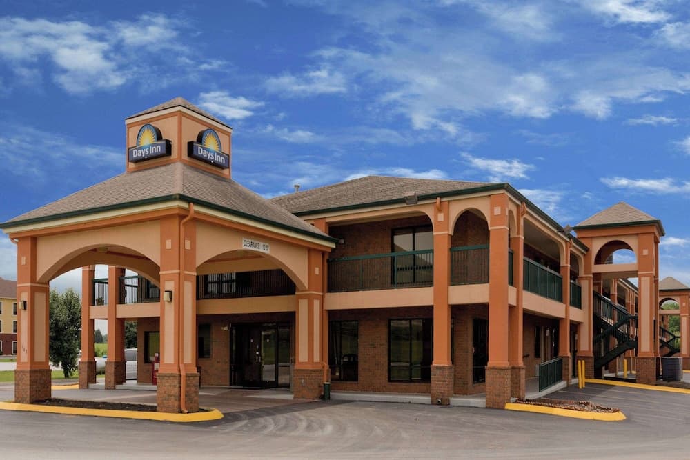 Days Inn by Wyndham Franklin featured exterior or lobby in Franklin, KY — similar hotel