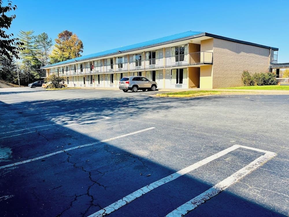 Heritage Inn Cartersville featured exterior or lobby in Cartersville, GA — similar hotel
