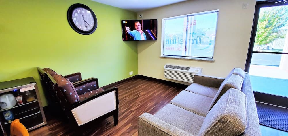 Travel Inn & Suites - Sikeston/Miner (i-55 Exit-67) property views in Sikeston, MO — gallery photo 3