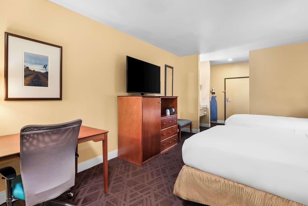 Inn at Joshua Tree interior in Twentynine Palms, CA — gallery photo 2