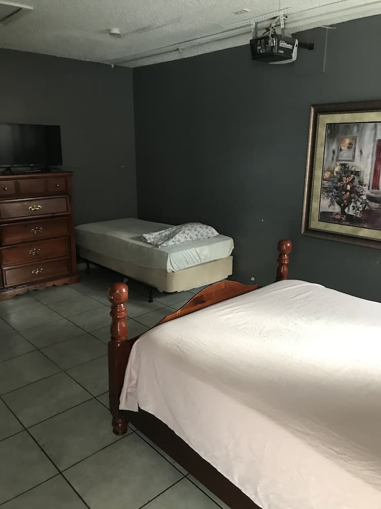 Cozy Guest House Florida Sunrise gallery photo in Sunrise, FL — image 42