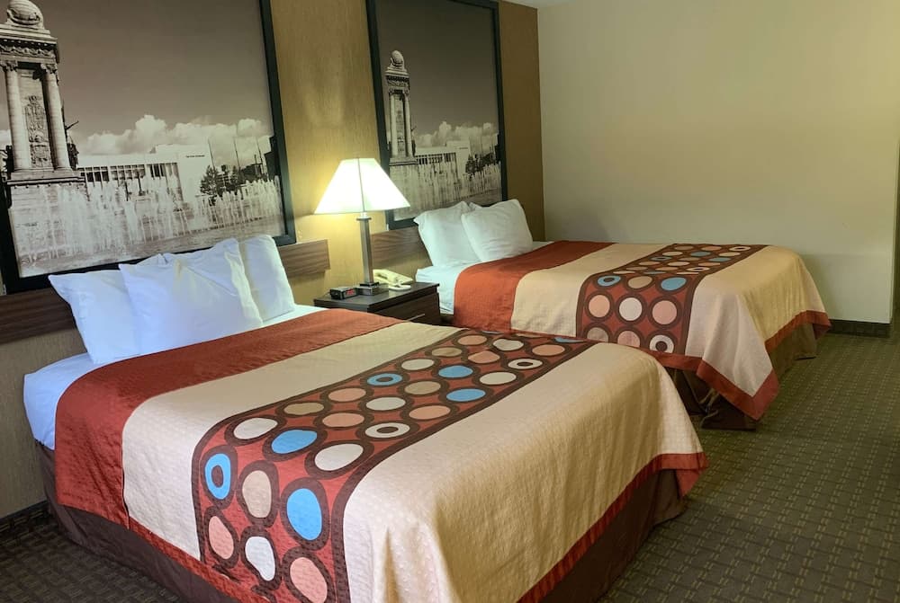 Super 8 by Wyndham Liverpool/Clay/Syracuse Area property views in Liverpool, NY — gallery photo 3