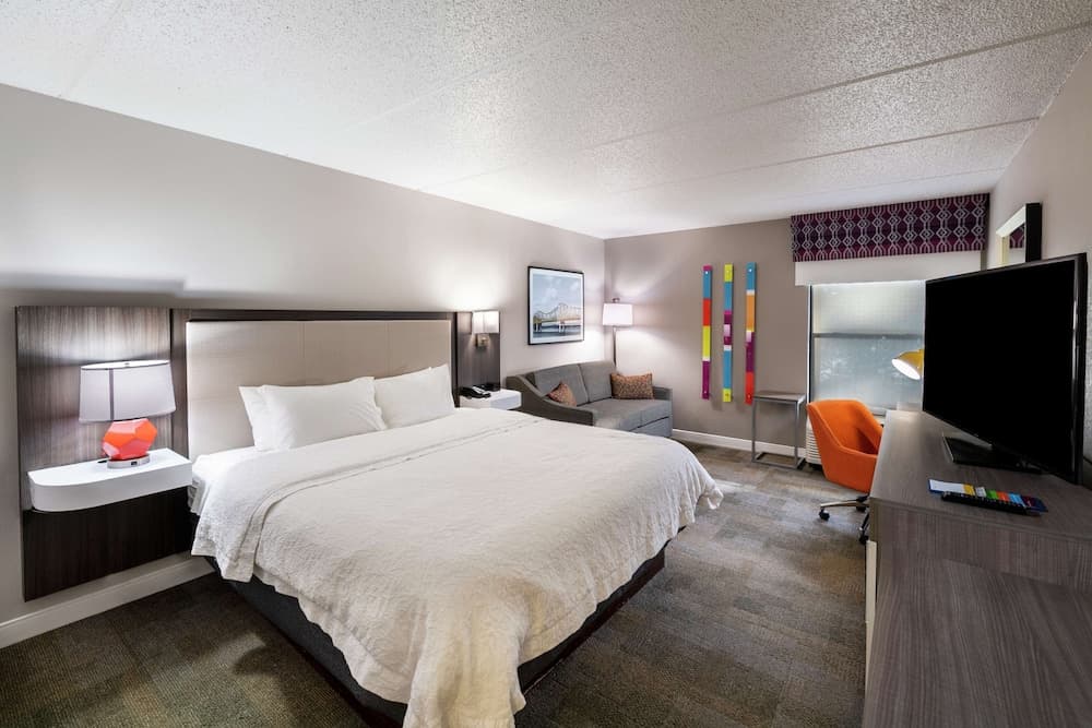 Hampton Inn Gainesville interior in Gainesville, GA — gallery photo 2