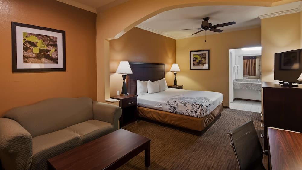 Days Inn by Wyndham Navasota interior in Navasota, TX — gallery photo 2