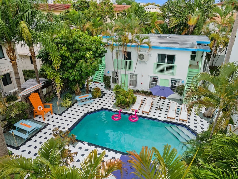 Las Olas Guest House featured exterior or lobby in Fort Lauderdale, FL — similar hotel