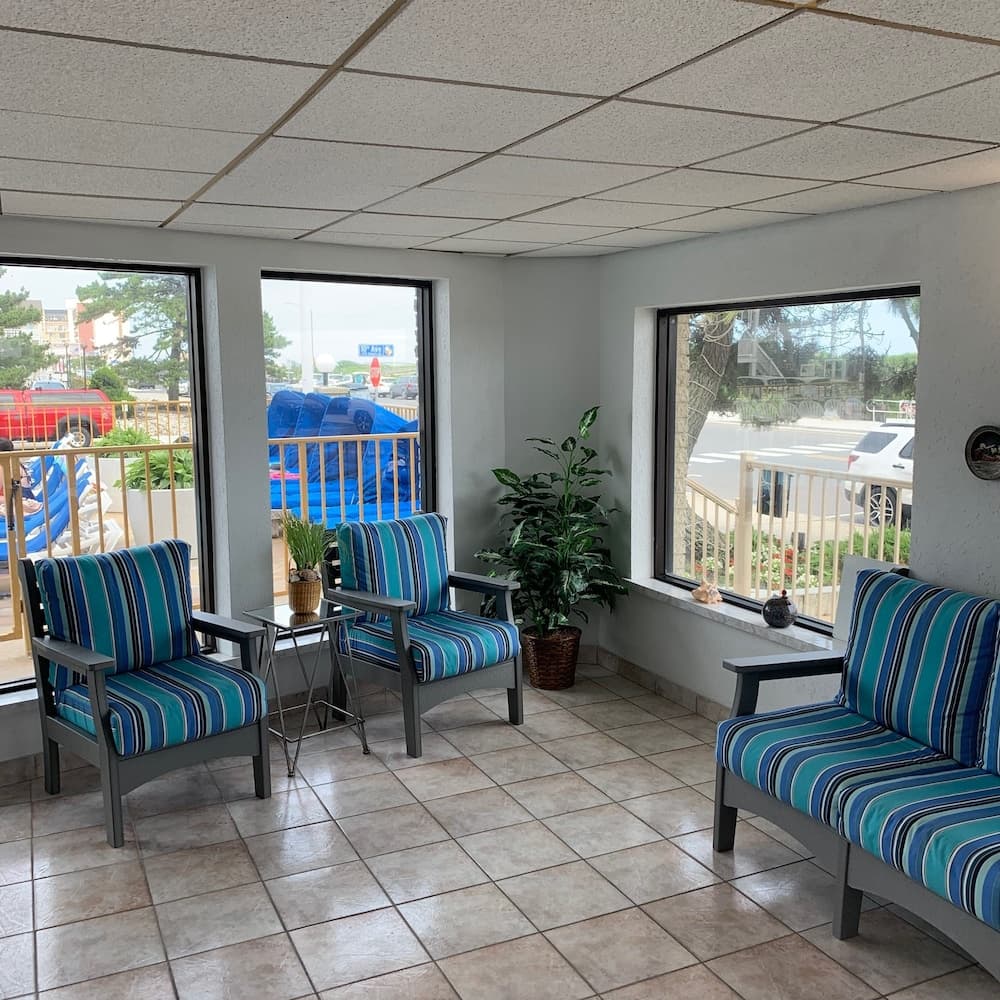 Roman Holiday Motel interior in North Wildwood, NJ — gallery photo 2