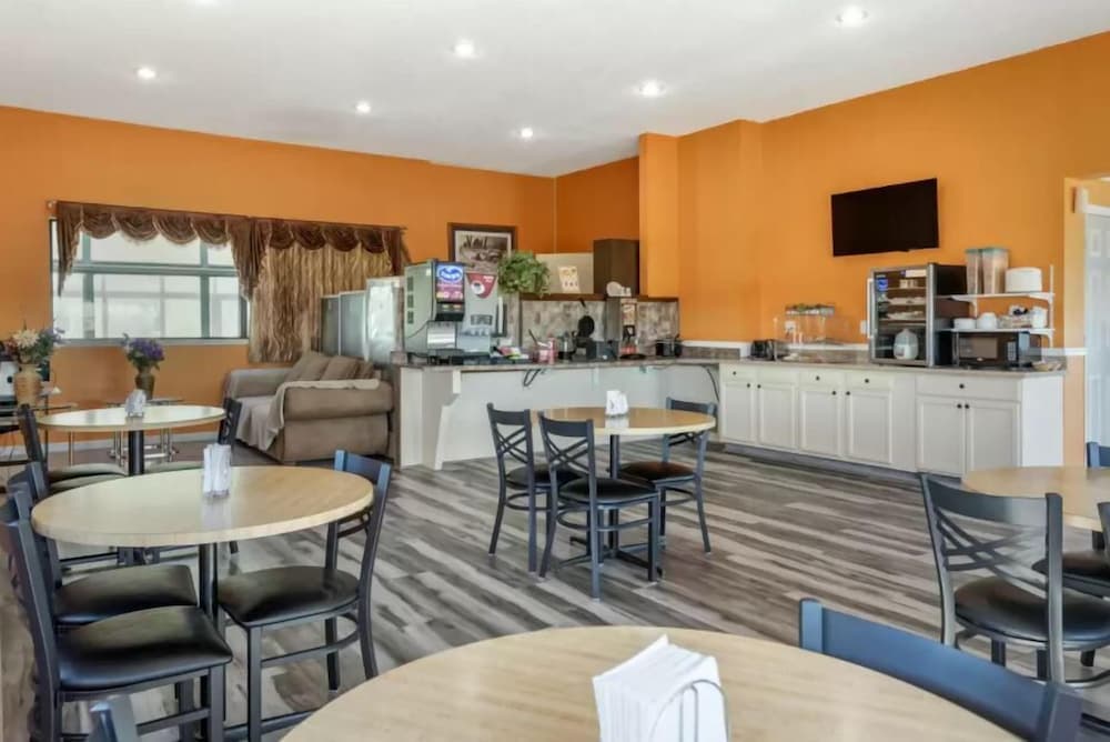 Asam Hotel property views in Goodland, KS — gallery photo 3