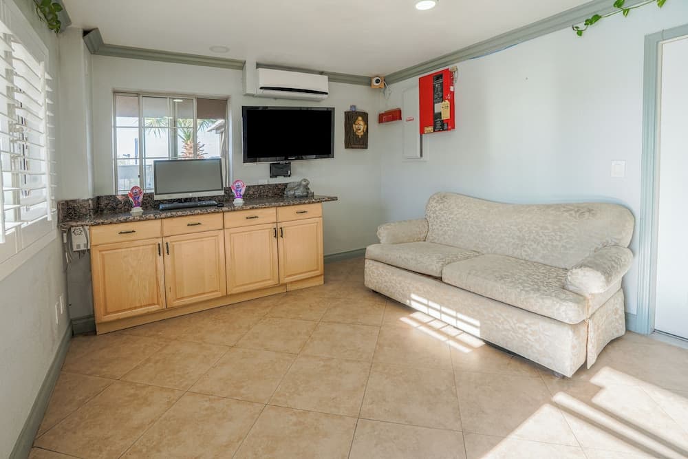 Day&Night Inn gallery photo in Hesperia, CA — image 6