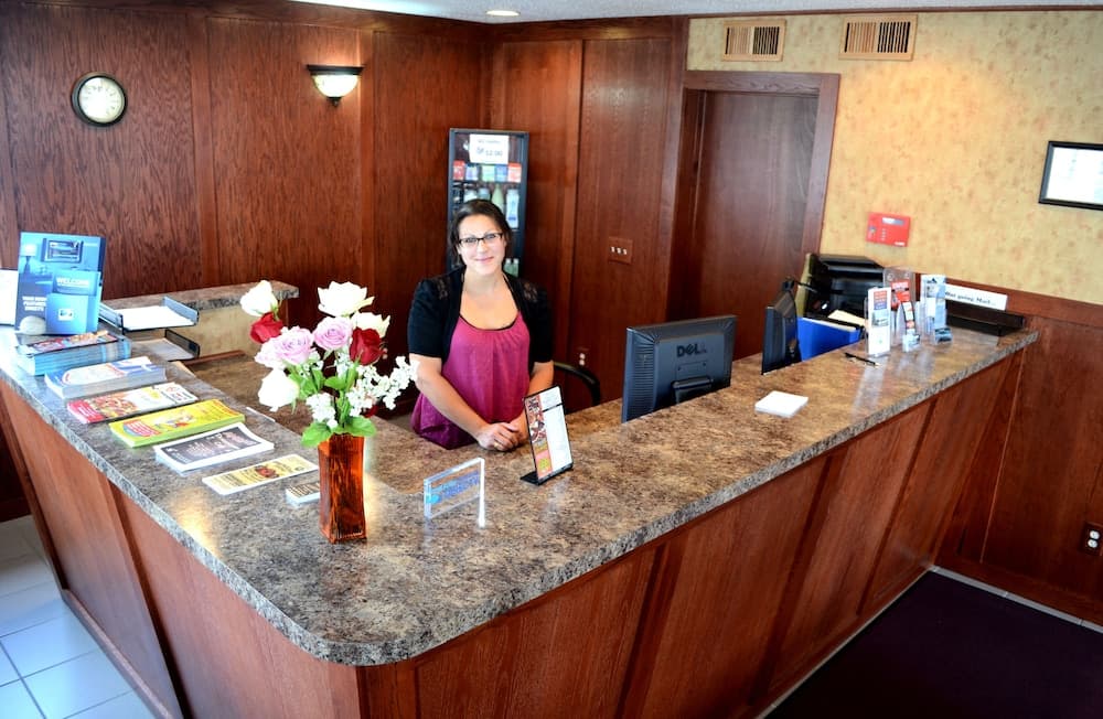 Main Street Lodge and Suites property views in Port Huron, MI — gallery photo 3