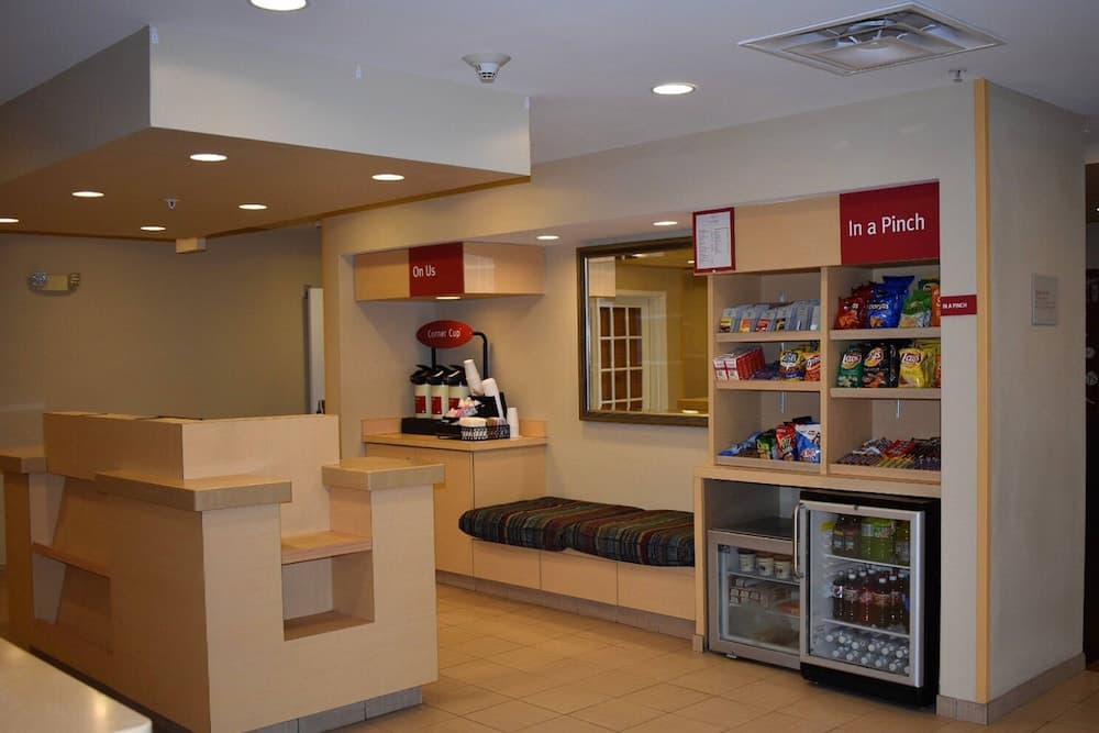 TownePlace Suites by Marriott Republic Airport Long Island property views in Farmingdale, NY — gallery photo 3