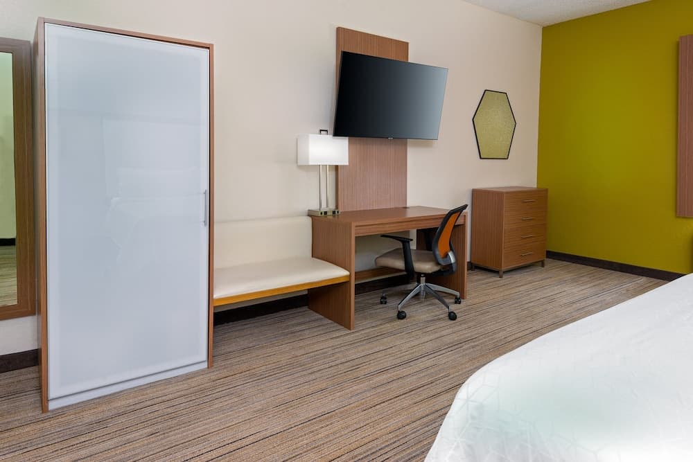 Holiday Inn Express & Suites Naples North - Bonita Springs by IHG gallery photo in Bonita Springs, FL — image 17