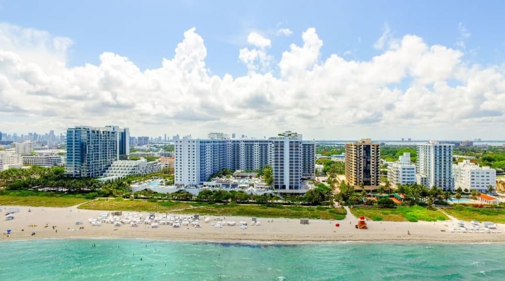 1 Homes Vacation Rentals by LMC featured exterior or lobby in Miami Beach, FL — similar hotel