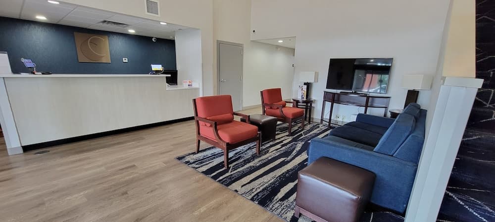 Comfort Inn Bessemer Birmingham South interior in Bessemer, AL — gallery photo 2