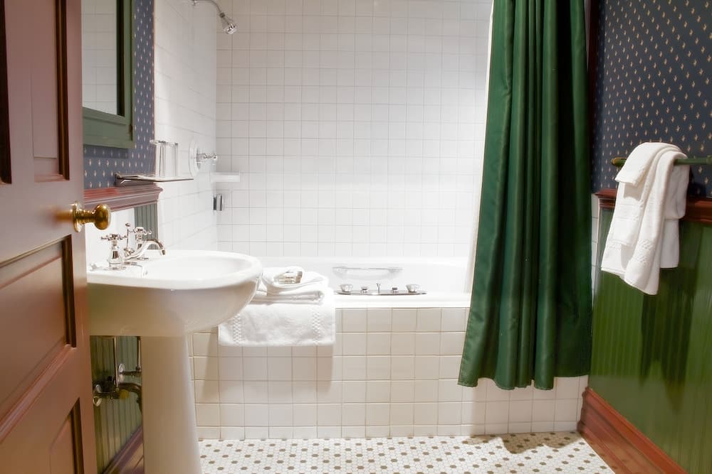 The Audubon Inn interior in Mayville, WI — gallery photo 2