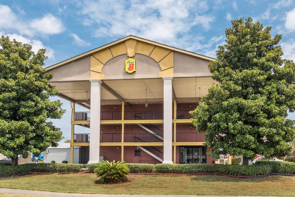 Super 8 by Wyndham Metairie gallery photo in Metairie, LA — image 15