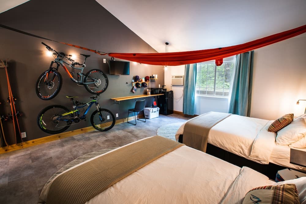 Summit View Inn property views in Mount Shasta, CA — gallery photo 3