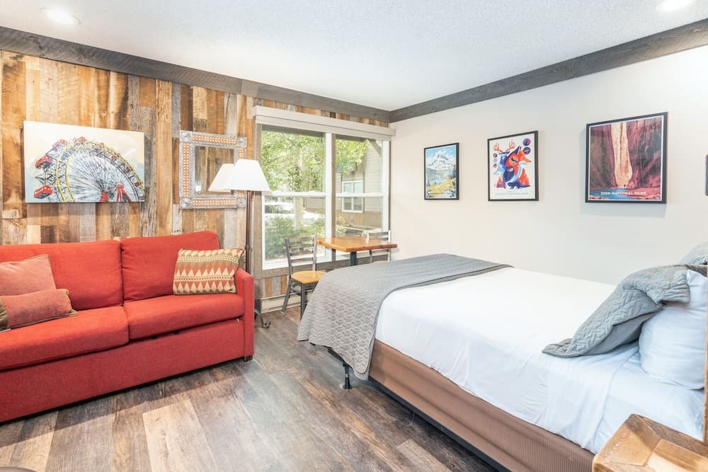 Mountainside Inn 412 1 Bedroom Hotel Room by Alpine Lodging Telluride interior in Telluride, CO — gallery photo 2