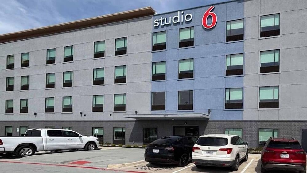 Studio 6 Dallas, TX – Fair Park featured exterior or lobby in Dallas, TX — similar hotel