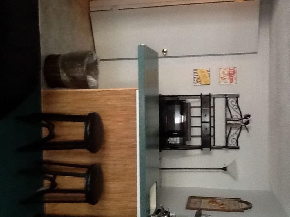 Hillside Cottages interior in Missouri Valley, IA — gallery photo 2