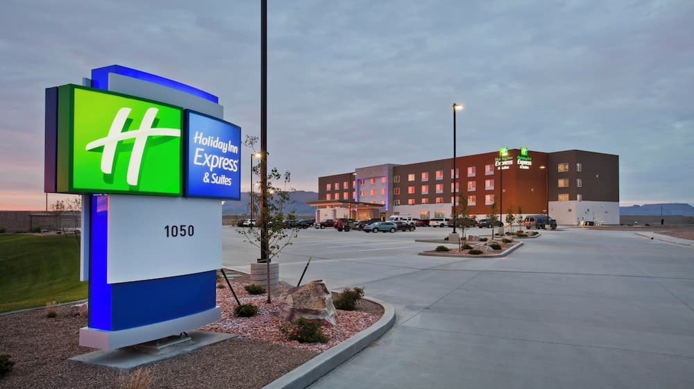 Holiday Inn Express & Suites Green River by IHG featured exterior or lobby in Green River, UT — similar hotel